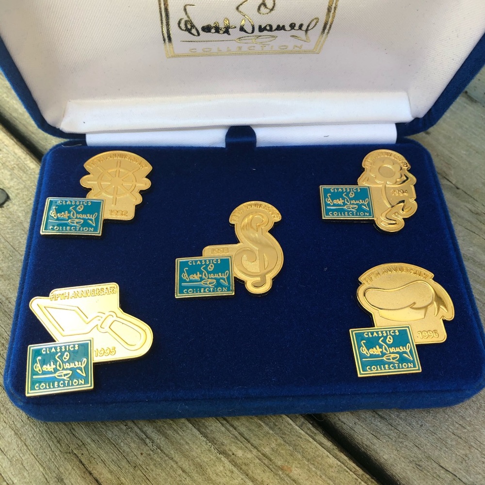 WDCC Five Year Anniversary Pin Set 1992-96 + Extras - Guide, Artwork